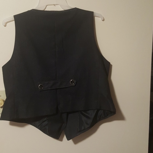 Vest - Picture 2 of 3